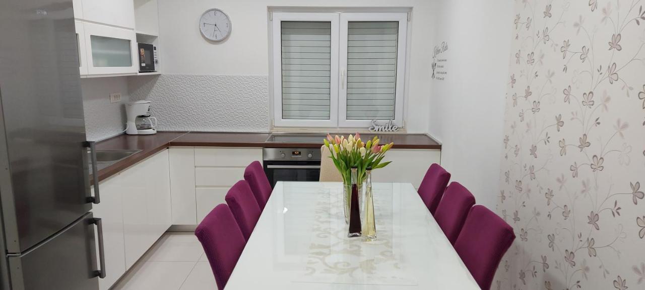 Ivana Apartments Макарска Экстерьер фото