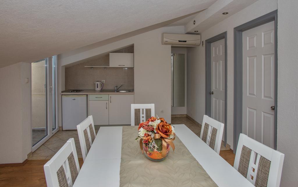 Ivana Apartments Макарска Экстерьер фото