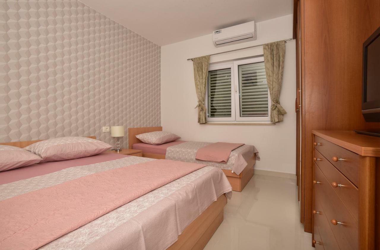 Ivana Apartments Макарска Экстерьер фото