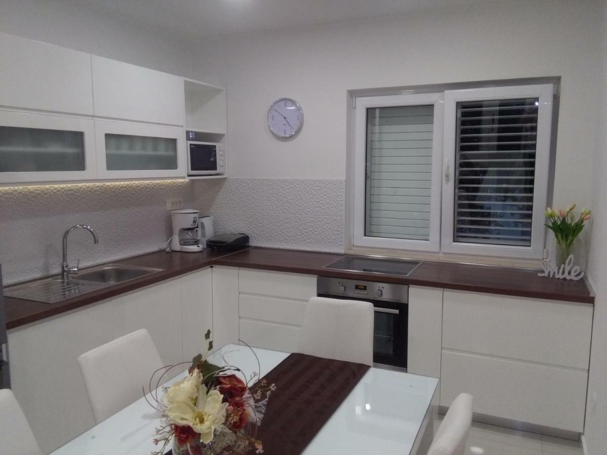 Ivana Apartments Макарска Экстерьер фото